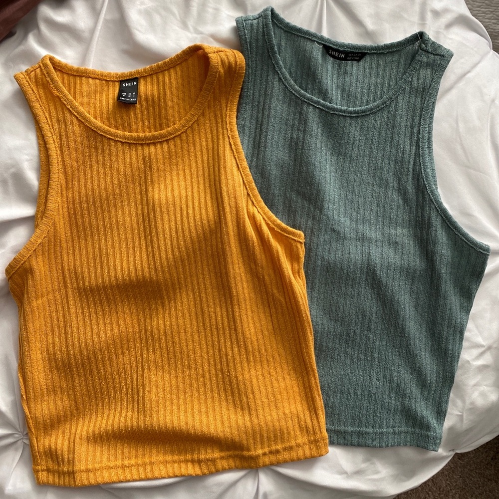2 Cropped Tanktops